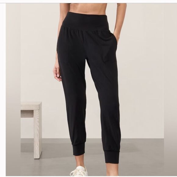 ATHLETA SALUTATION JOGGER IN POWERVITA Black Brushed Butter Soft Flat Front med - Picture 1 of 7